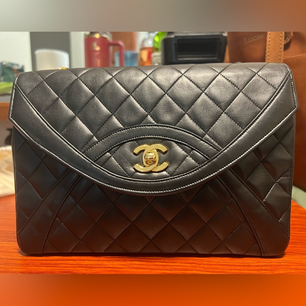 ❌❌SOLD❌❌ Beautiful black vintage medium size Chanel from 1990s
